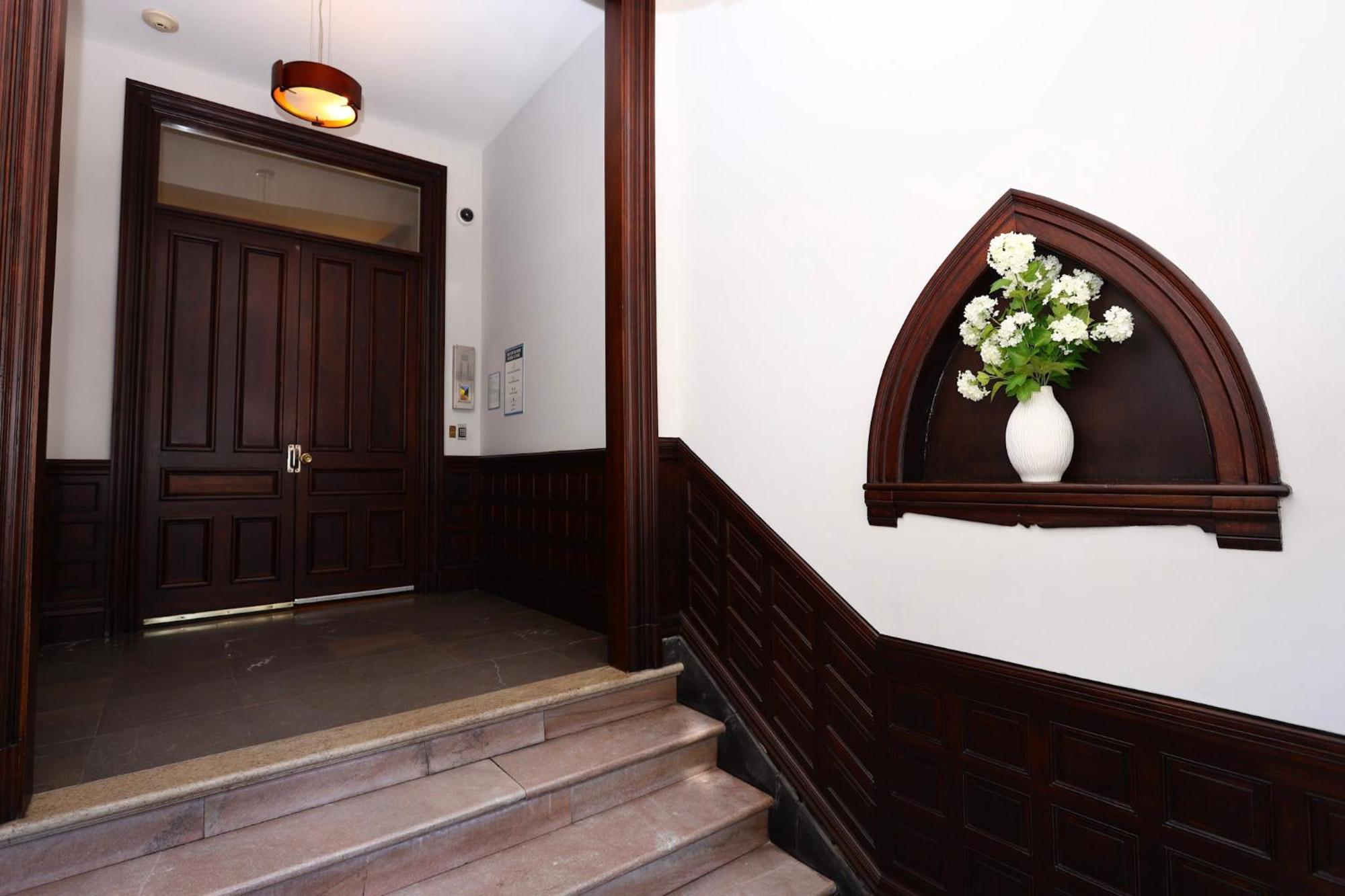 Large Stylish Newbury Street Studio W/ Kitchen Βοστώνη Εξωτερικό φωτογραφία
